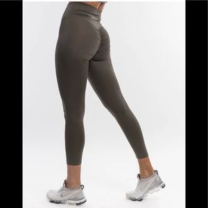 ECHT force scrunch leggings in olive